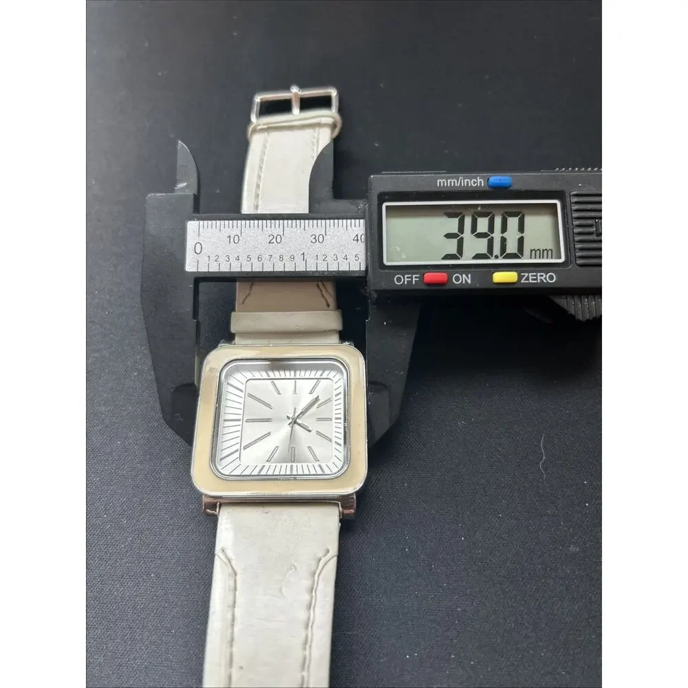 Silver Case And Dial Beige Bezel Quartz Watch
